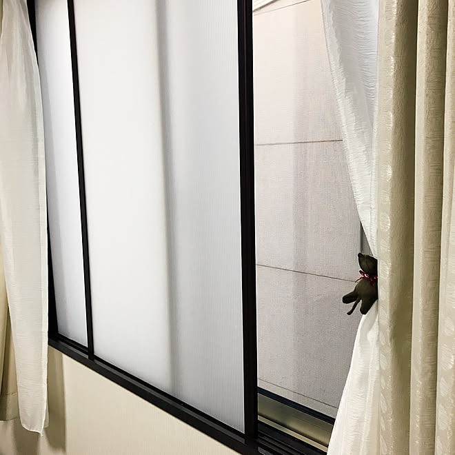 結露対策 寝室の窓 カインズホーム 旦那作 二重窓 などのインテリア実例 21 01 31 10 42 51 Roomclip ルームクリップ