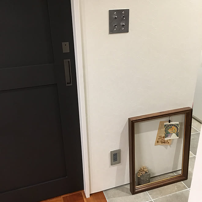 花器 札幌軟石 額縁 フロアタイル サンワカンパニー などのインテリア実例 19 12 15 16 59 00 Roomclip ルーム クリップ