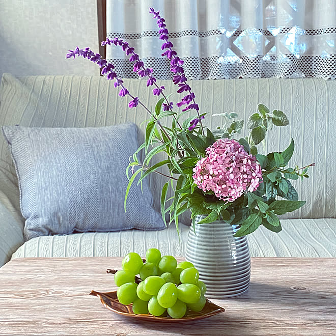 Ikea花瓶 花瓶 Ikeaフラワーベース 花のある暮らし ピンクアナベル などのインテリア実例 21 09 23 12 27 18 Roomclip ルームクリップ