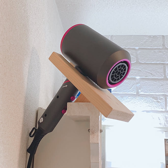 素人我流同盟 ドライヤーホルダー ハンズフリー やめたこと 再利用 などのインテリア実例 21 06 09 00 11 58 Roomclip ルームクリップ