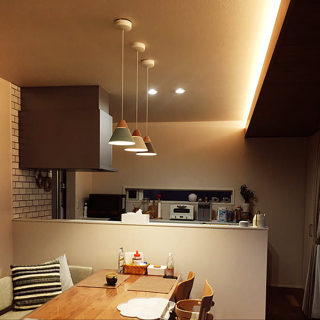 モモナチュラルのダイニングテーブル リクシルキッチン コイズミ照明 リエンダー 積水ハウスシャーウッド などのインテリア実例 19 12 01 16 52 40 Roomclip ルームクリップ