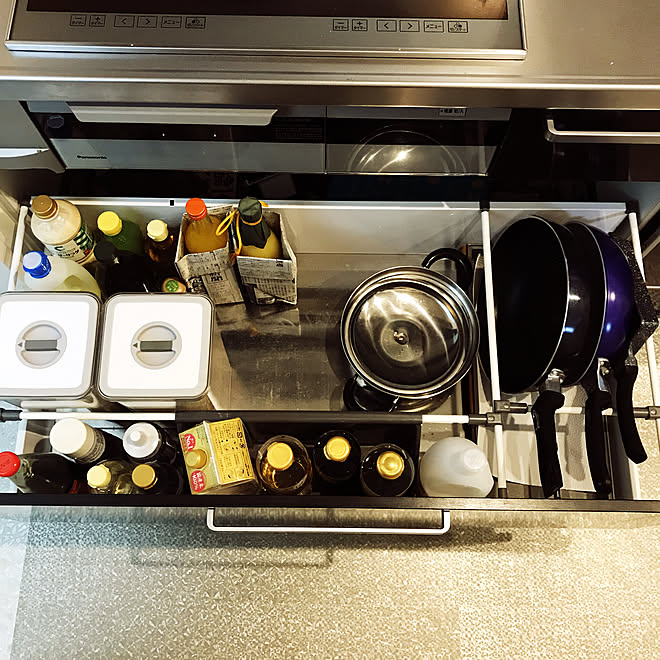 つっぱり棒 フライパン収納 キッチン ラクシーナ パナソニックのインテリア実例 08 25 08 44 17 Roomclip ルームクリップ