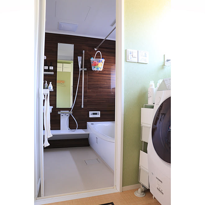 ユニットバス アクセントクロス グリーン バスルーム ダイワハウス標準仕様 バス トイレ などのインテリア実例 05 17 07 07 30 Roomclip ルームクリップ