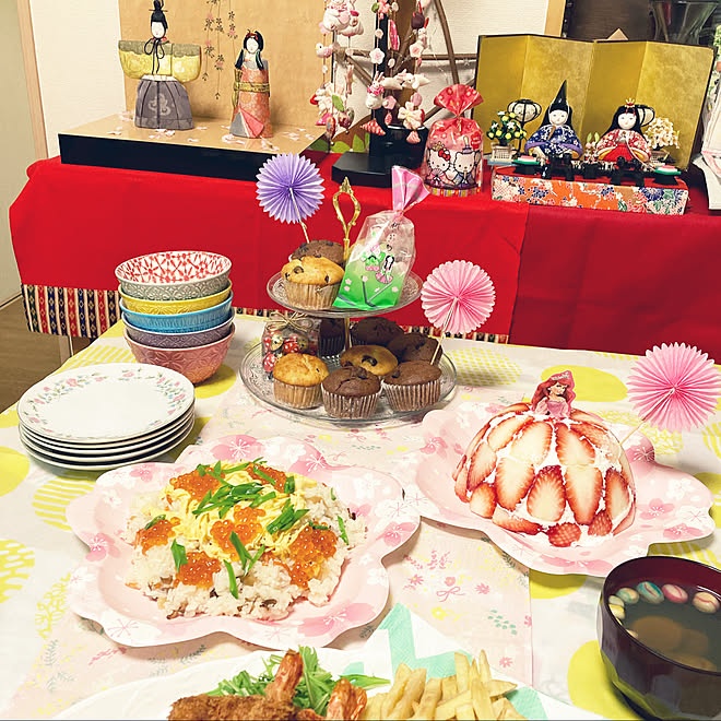 マフィン 手作り ダイソー いちごのドームケーキ コストコの食器 ひな祭りパーティー などのインテリア実例 22 02 28 09 06 26 Roomclip ルームクリップ