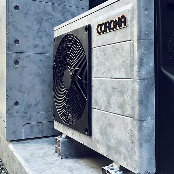 リメイク 塗装 コロナ エコキュート コンクリート調塗装 などのインテリア実例 04 28 19 19 36 Roomclip ルームクリップ