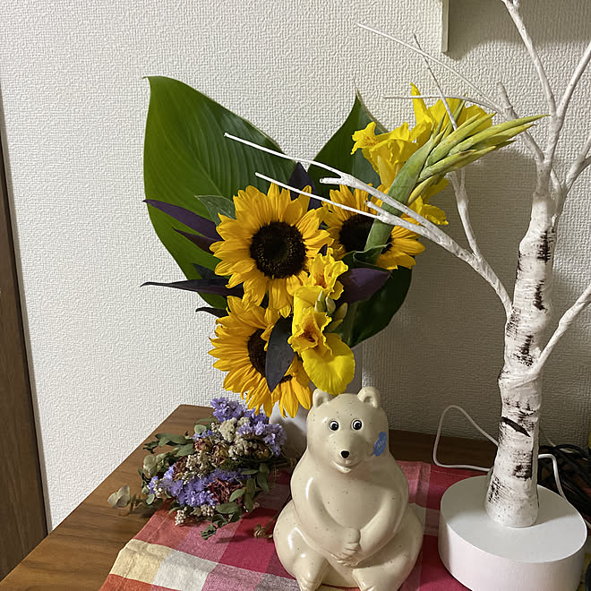 花のある暮らし トーチャン買ってくれた白クマチャン 庭の花でスワッグ またプラスしたアレンジ ꇴ ヒマワリって元気なるねヾ ﾉ などのインテリア実例 21 07 13 00 15 33 Roomclip ルームクリップ