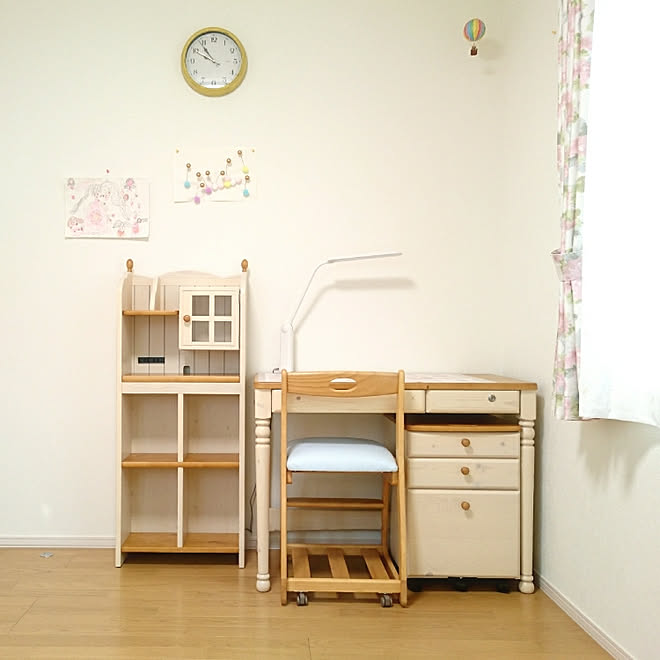 壁 天井 フレンチカントリー カントリー 勉強机 女の子の部屋 などのインテリア実例 06 22 10 08 21 Roomclip ルームクリップ