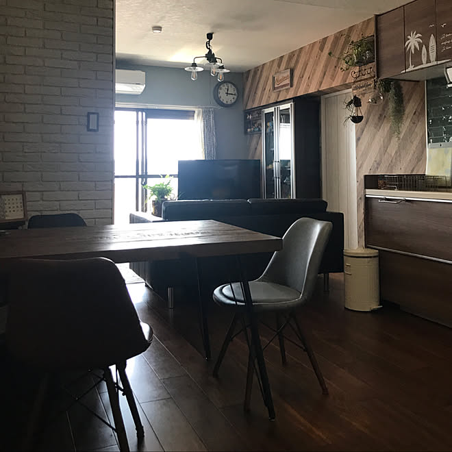 狭い 昼間でも暗いダイニング ソファー ダイニングテーブル チェアのインテリア実例 18 06 25 39 10 Roomclip ルームクリップ