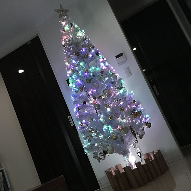 クリスマスツリー/リビング入り口/ホワイトツリー/クリスマス/癒し*´`*...などのインテリア実例 - 2019-12-02 22:47:54