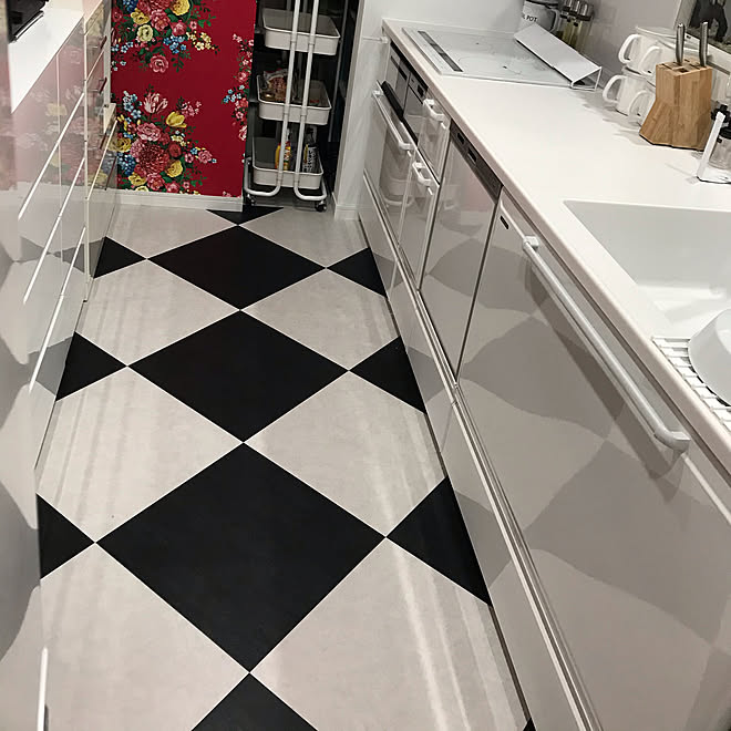 タカラスタンダード キッチン 市松模様の床 フロアタイル キッチンのインテリア実例 21 05 04 00 26 36 Roomclip ルームクリップ