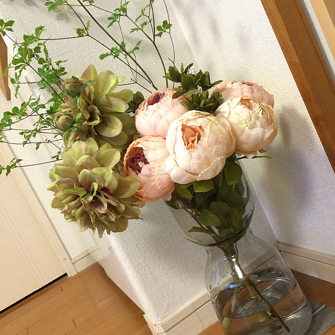 リビングインテリア フェイクフラワー ドウダンツツジ Ikeaフラワーベース マンションリビング などのインテリア実例 21 05 11 10 08 04 Roomclip ルームクリップ