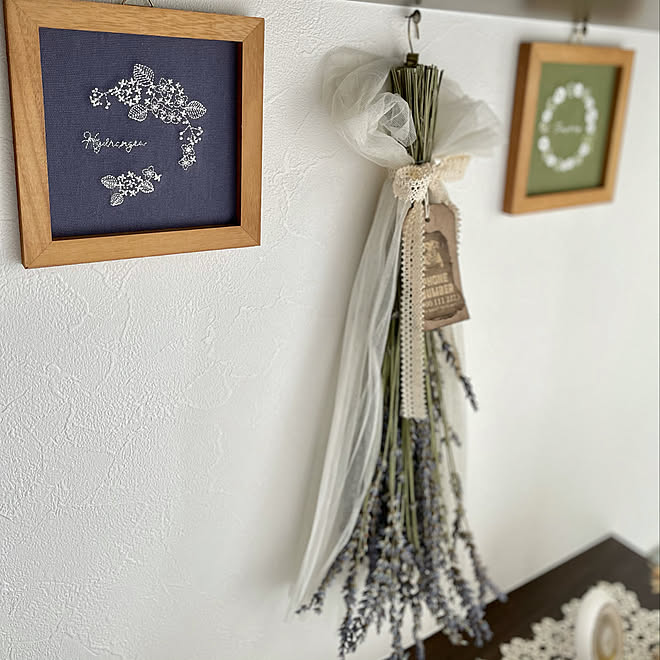 シロツメクサのパネルも ドライフラワーのある暮らし ラベンダードライフラワー 紫陽花 刺繍パネル などのインテリア実例 21 06 03 14 32 00 Roomclip ルームクリップ シロツメクサのパネルも ドライフラワーのある暮らし ラベンダードライフラワー 紫陽花 刺繍パネル などのインテリア実例 21 06 03 14 32 00 Roomclip ルームクリップ