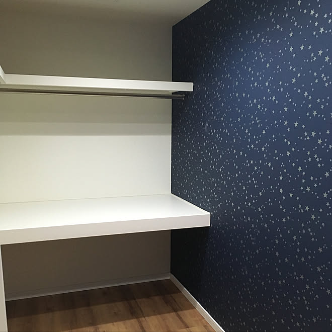 壁 天井 星 ウォークインクローゼット アクセントクロス 星のクロス などのインテリア実例 18 05 07 18 05 50 Roomclip ルームクリップ