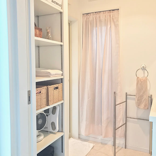 Ikea ピンクのカーテン 可動棚 脱衣所 シンプルな暮らし などのインテリア実例 19 03 03 17 06 28 Roomclip ルームクリップ