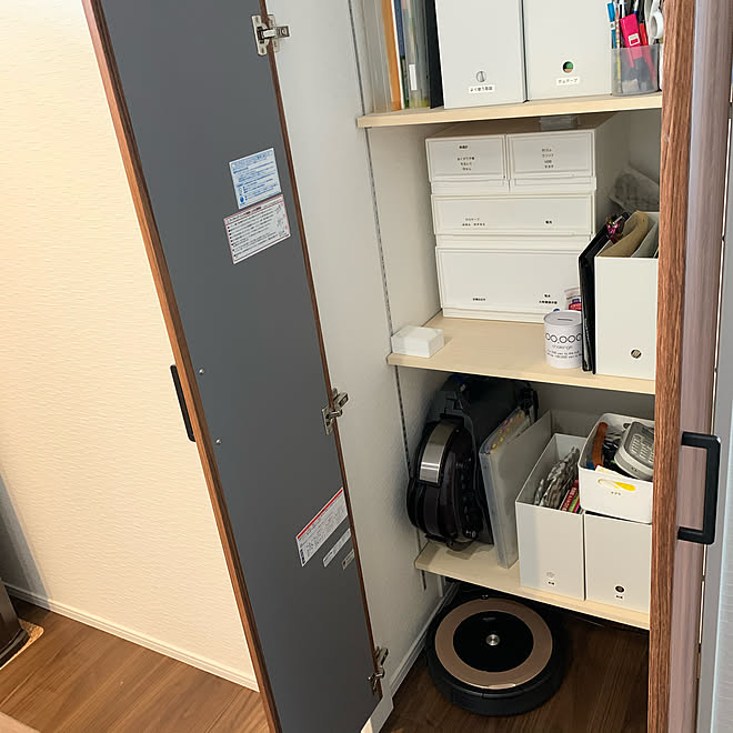 納戸でDM読んですぐシュレッダー/納戸/シュレッダー置き場/ルンバ基地/VINTIA チーク&hellip;などのインテリア実例 202005