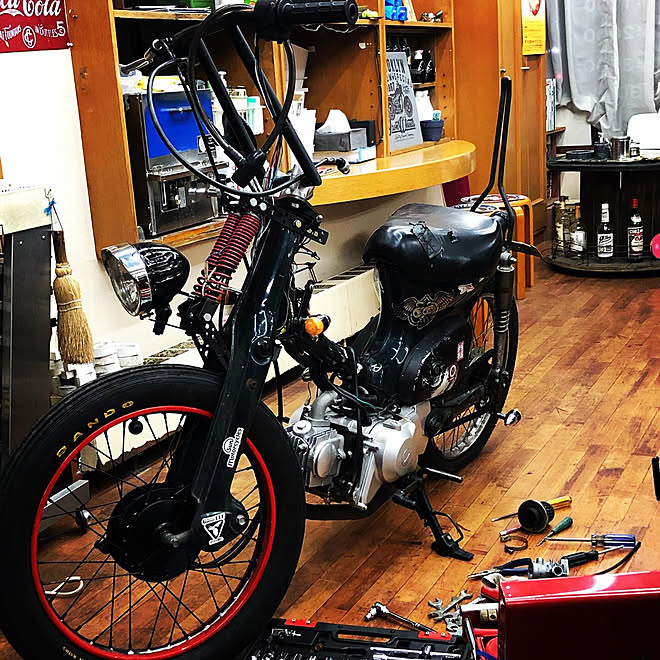 バイクのある生活 ウッドボード手作り ドラム缶 ダイソー 廃材 などのインテリア実例 03 23 00 11 17 Roomclip ルームクリップ