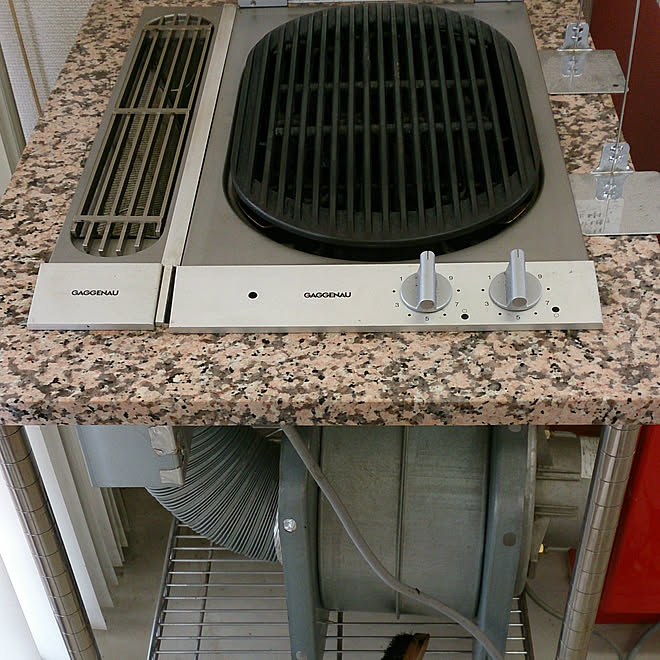 キッチン 大理石カウンタートップ ガゲナウbbqグリル ガゲナウ下引き換気扇 Gaggenau などのインテリア実例 17 12 08 23 02 53 Roomclip ルームクリップ