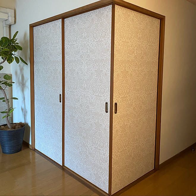 ふすまに壁紙 襖 ウィリアムモリスの壁紙 ウィリアムモリス Diy などのインテリア実例 21 01 02 09 46 15 Roomclip ルームクリップ ふすまに壁紙 襖 ウィリアムモリスの壁紙 ウィリアムモリス Diy などのインテリア実例 21 01 02 09 46 15 Roomclip ルームクリップ