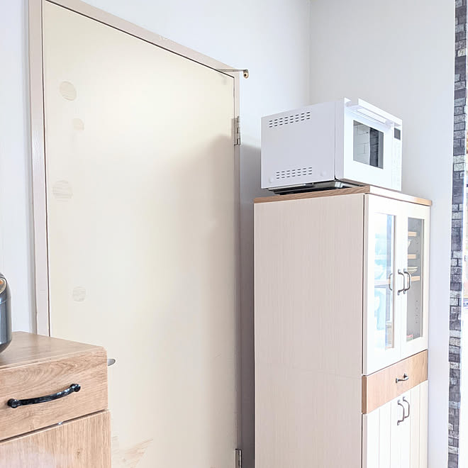 壁紙diyショップ 壁を白くしたい 壁紙貼り少しずつ 壁紙diy Noconoco キッチン などのインテリア実例 21 09 03 09 01 57 Roomclip ルームクリップ