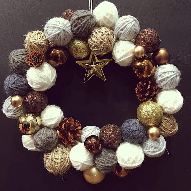 玄関 入り口 ゴールド クリスマスリースハンドメイド ハンドメイド クリスマスリース などのインテリア実例 16 12 17 22 12 12 Roomclip ルームクリップ