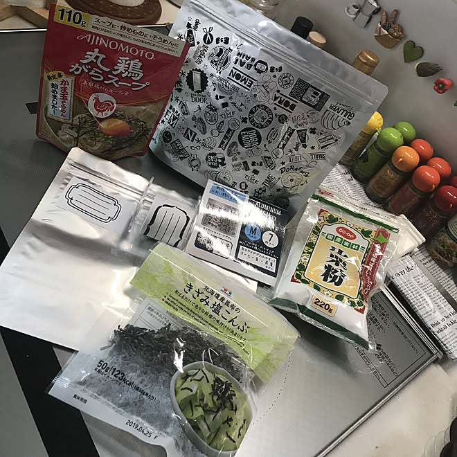 机 酸化 湿気 におい移りを防ぐ 使い半端の食品保存 自立タイプ アルミ チャック付き保存袋 などのインテリア実例 18 08 28 11 17 01 Roomclip ルームクリップ