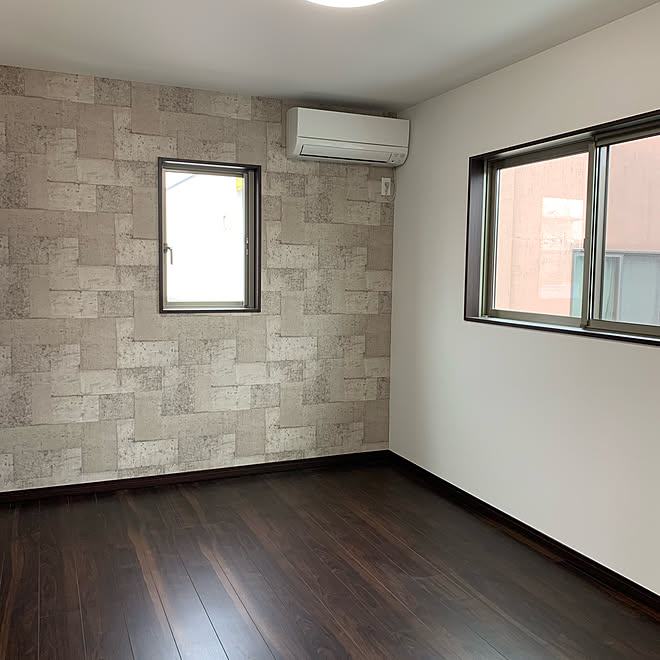 濃い床 トキワ 壁紙 寝室 部屋全体のインテリア実例 21 05 07 22 02 23 Roomclip ルームクリップ