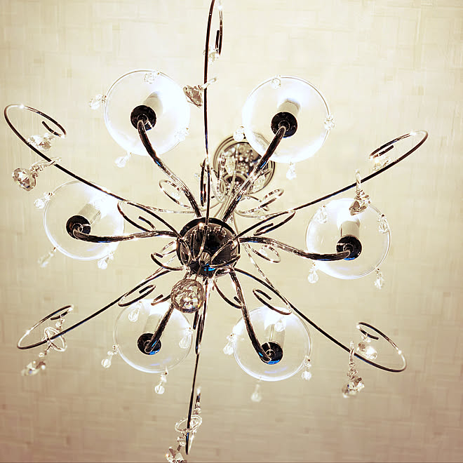 リビング 完全分離型二世帯 絶対シャンデリアって決めてた 美女と野獣に憧れて 天井クロス などのインテリア実例 18 04 07 19 09 30 Roomclip ルームクリップ