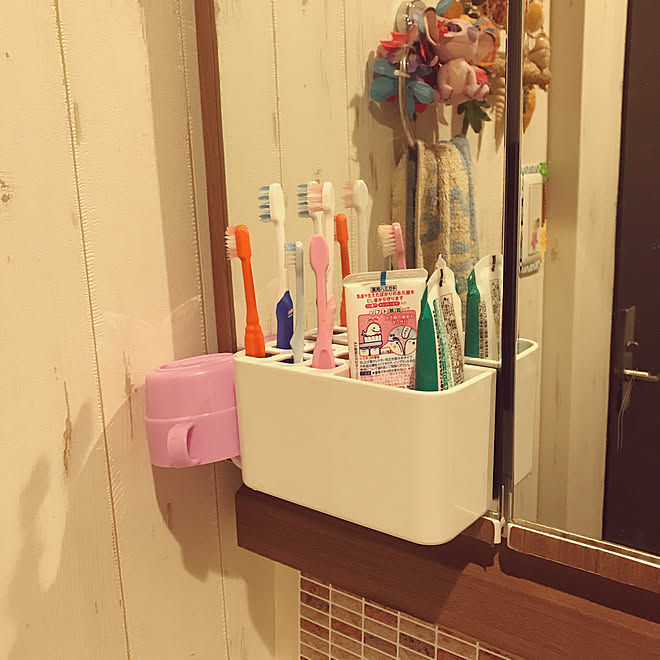 歯ブラシスタンド ニトリ マグネット用取り付けパネル セリア バス トイレのインテリア実例 04 26 22 48 11 Roomclip ルームクリップ 歯ブラシスタンド ニトリ マグネット用取り付けパネル セリア バス トイレのインテリア実例 04 26 22 48 11 Roomclip ルームクリップ