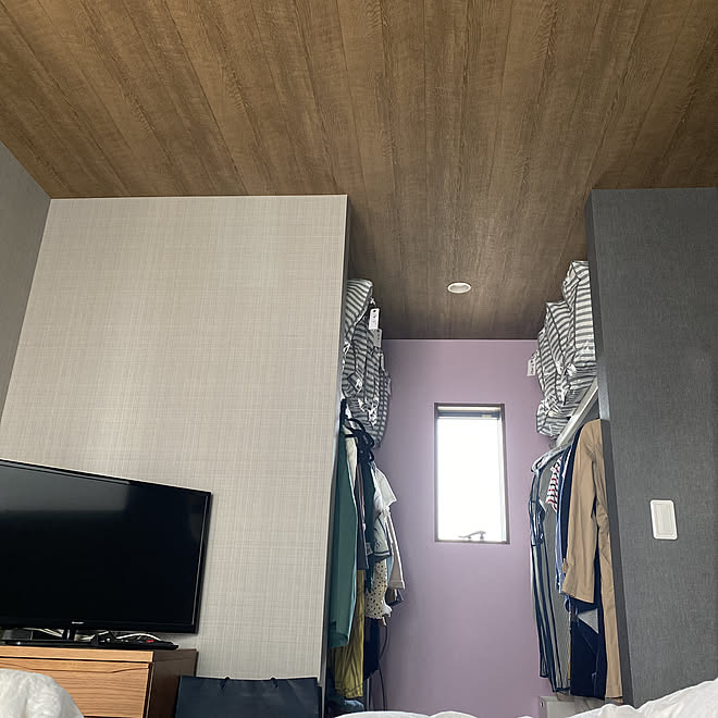 洋服収納 ウニコ キャビネット 寝室の壁紙 パープルの壁紙 グレーの壁紙 などのインテリア実例 06 06 07 34 12 Roomclip ルームクリップ