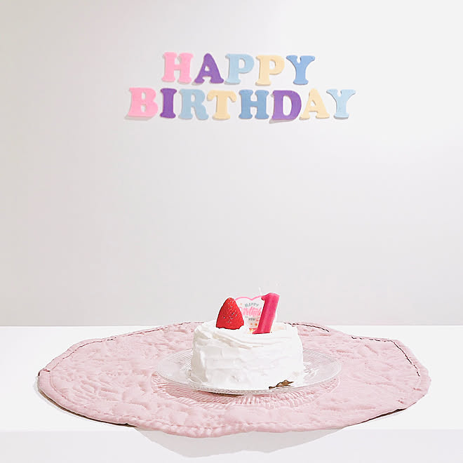 誕生日 １歳の誕生日 机 フォトスポット 思い出の写真 などのインテリア実例 21 12 24 00 29 22 Roomclip ルームクリップ