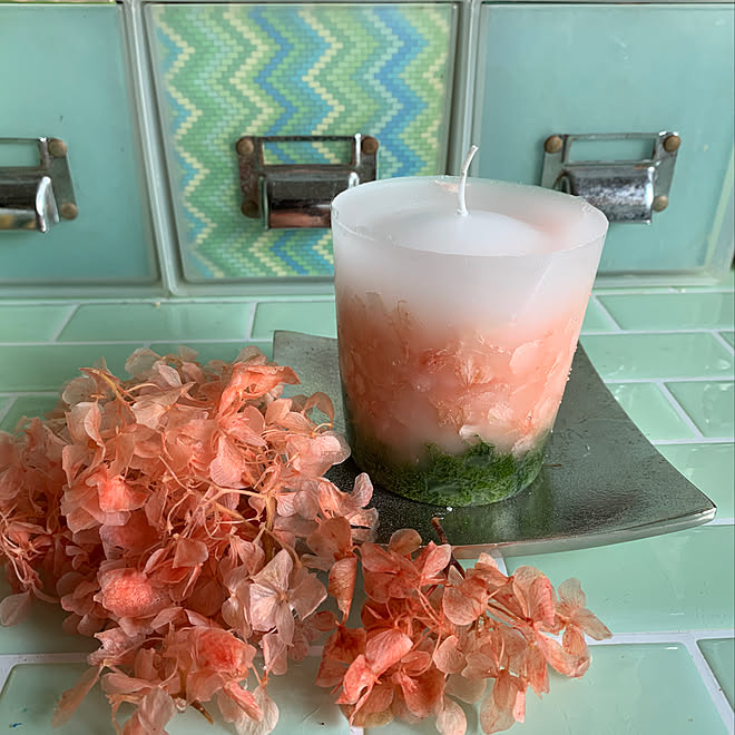 ダイソーのキャンドルを利用 ボタニカルキャンドル手作り ボタニカルキャンドル サブウェイタイルシート Dreamsticker などのインテリア実例 19 03 21 09 33 16 Roomclip ルームクリップ