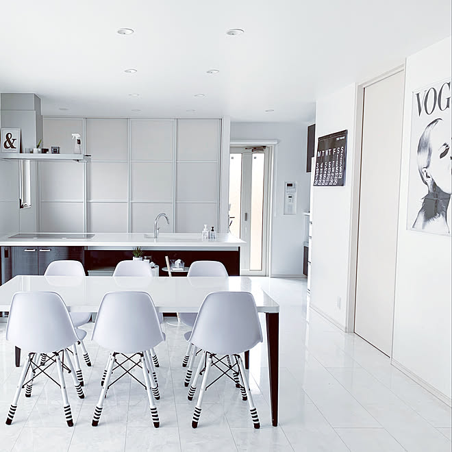 ダイニングチェア イームズチェア シンプルインテリア 北欧インテリア モノトーンインテリア などのインテリア実例 02 17 18 38 42 Roomclip ルームクリップ