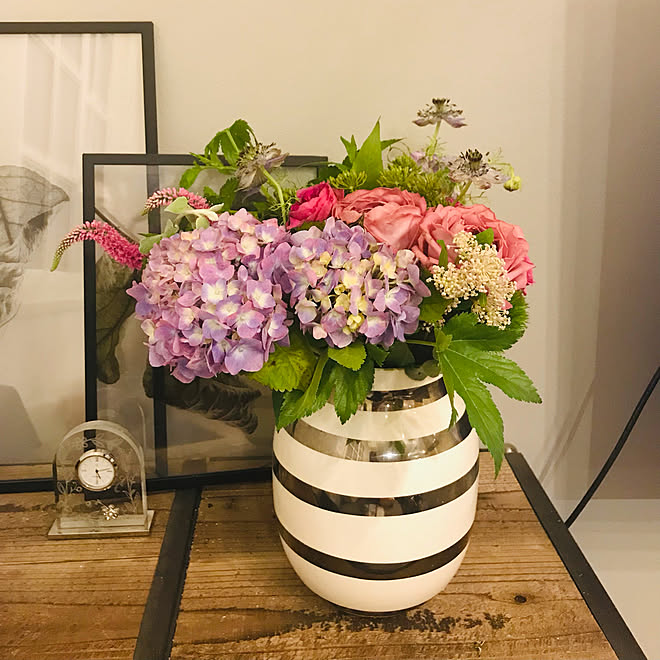 カフェ風 フラワーアレンジメント 花瓶 ケーラー オマジオ 棚のインテリア実例 21 06 04 07 48 04 Roomclip ルームクリップ カフェ風 フラワーアレンジメント 花瓶 ケーラー オマジオ 棚のインテリア実例 21 06 04 07 48 04 Roomclip ルームクリップ