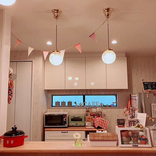 ペンダントライト フレンチカントリー キッチンカウンター カフェ風キッチン ナチュラルインテリア などのインテリア実例 19 04 07 09 57 43 Roomclip ルームクリップ