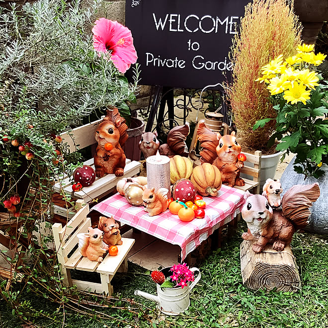 ハロウィン雑貨 ハロウィン イワダレソウの隙間から ウエルカムプレート ダイソーさんの折りたたみ花台 などのインテリア実例 21 09 28 07 28 01 Roomclip ルームクリップ