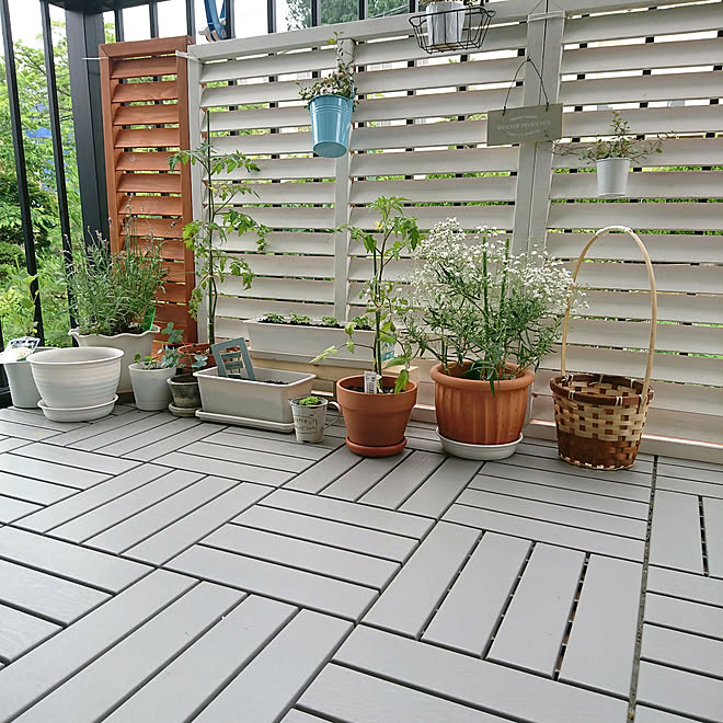 植木鉢 Ikea フロアデッキ ルーバーラティス ベランダ菜園 などのインテリア実例 18 05 30 08 43 00 Roomclip ルームクリップ