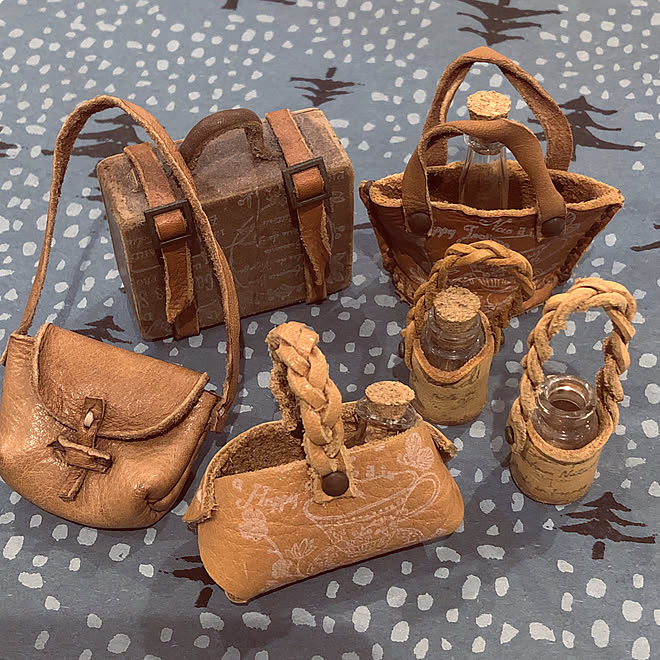 ミニチュア革小物 ミニチュア革バック 残り物の革で作った作品 Handmade 革細工 などのインテリア実例 11 09 02 33 00 Roomclip ルームクリップ
