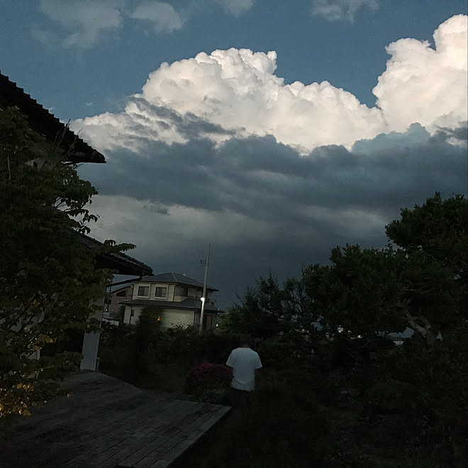 不思議な空 19 30なのにー 真っ白な雲 夜なのに 玄関 入り口のインテリア実例 06 16 19 44 59 Roomclip ルームクリップ