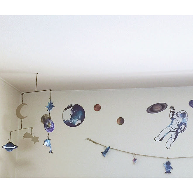 壁 天井 宇宙シリーズ ウォールステッカー ガーランド セリア などのインテリア実例 17 11 01 12 16 14 Roomclip ルームクリップ
