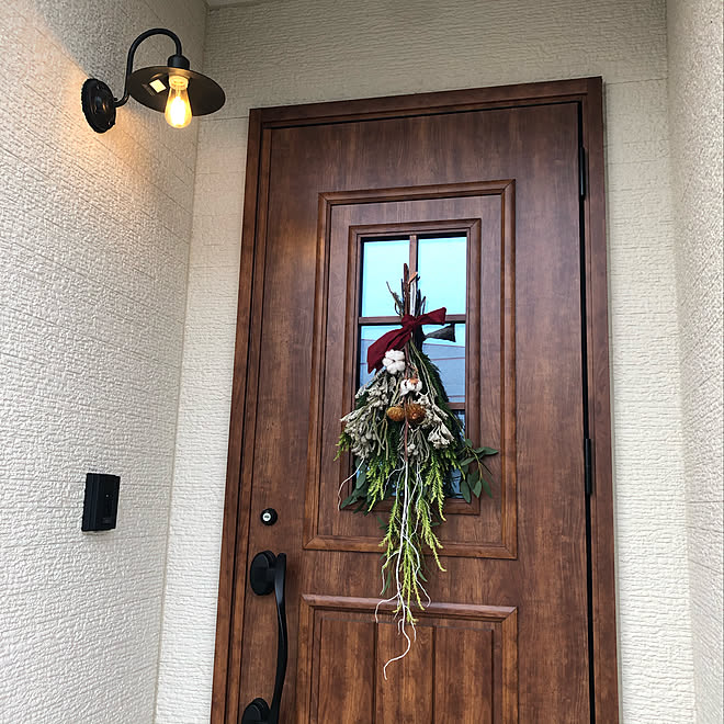 Lixil玄関ドア クリスマスディスプレイ シンプルインテリア 暮らしの道具 ドライフラワーのある暮らし などのインテリア実例 19 12 18 09 33 48 Roomclip ルームクリップ