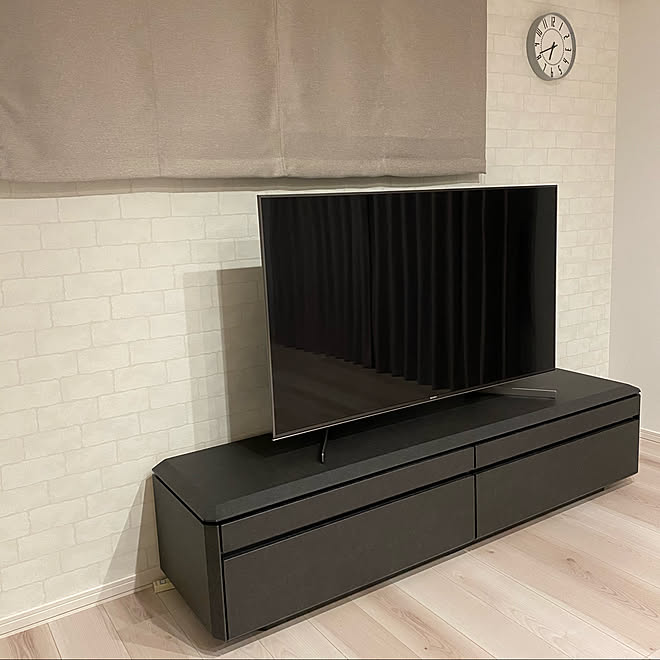 テレビ の 後ろ に カーテン