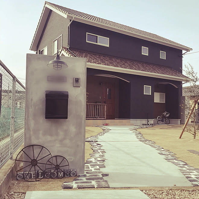 玄関 入り口 アプローチレンガ アプローチ 門柱 モルタル 門柱 などのインテリア実例 18 02 19 10 29 22 Roomclip ルームクリップ