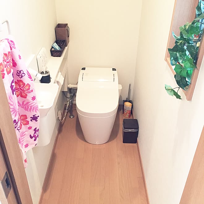 バス トイレ トイレ アイビー トロピカル柄 ピンク ブラウン などのインテリア実例 15 10 12 14 34 21 Roomclip ルームクリップ