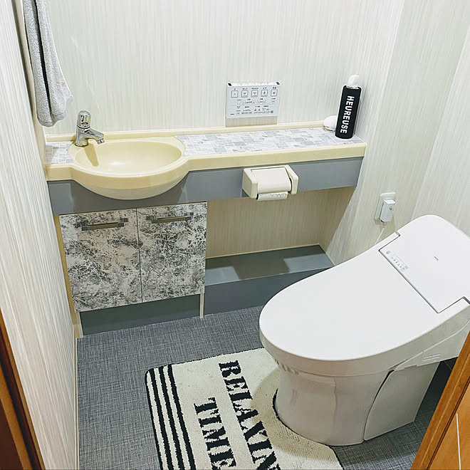トイレリフォーム タイルシート セリア 大理石調 グレー などのインテリア実例 09 02 05 59 56 Roomclip ルームクリップ トイレリフォーム タイルシート セリア 大理石調 グレー などのインテリア実例 09 02 05 59 56 Roomclip ルームクリップ