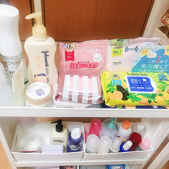 スキンケア収納 スキンケア ホワイト ラック コスメ収納 などのインテリア実例 19 10 28 21 38 48 Roomclip ルームクリップ