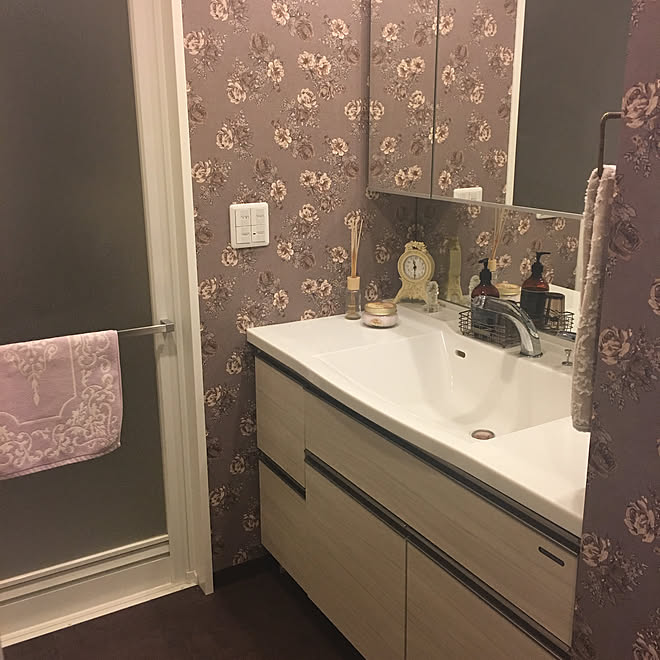 サンゲツ クッションフロア ローラアシュレイ 時計 バス トイレ Savon 花柄 などのインテリア実例 18 05 25 21 18 49 Roomclip ルームクリップ
