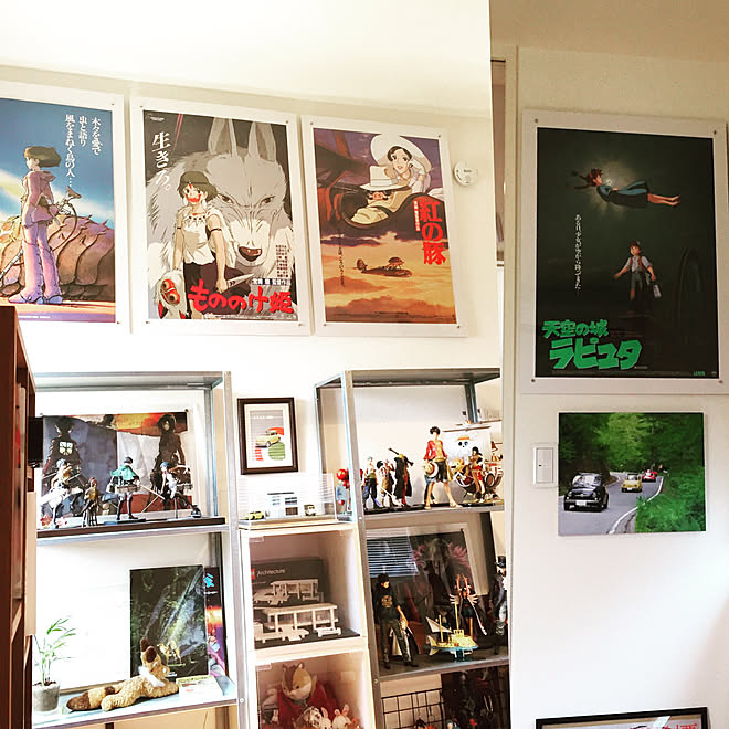 壁 天井 ポスターのある部屋 フィギュア ジブリ好き 収納 おもちゃ などのインテリア実例 17 09 26 22 04 56 Roomclip ルームクリップ