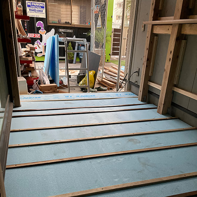 ガレージ改装 5 フローリング貼り 床貼りdiy 断熱材入れます パパ工務店 などのインテリア実例 21 01 04 17 58 30 Roomclip ルームクリップ ガレージ改装 5 フローリング貼り 床貼りdiy 断熱材入れます パパ工務店 などのインテリア実例 21 01 04 17 58 30 Roomclip ルームクリップ