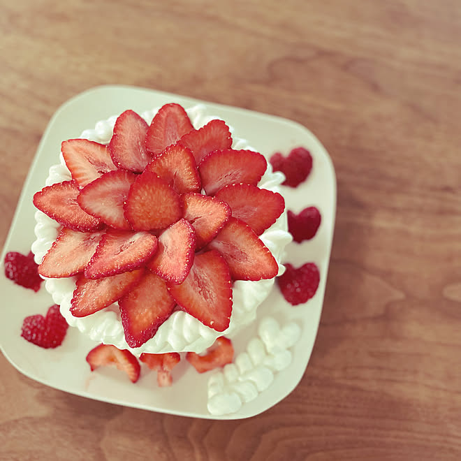 いちごケーキ 手作り こどもと暮らす バースデーケーキ 机のインテリア実例 22 02 06 16 42 38 Roomclip ルームクリップ