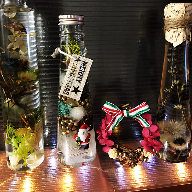 棚 クリスマス雑貨 サンタクロース クリスマスリース ハーバリウム などのインテリア実例 18 11 11 21 35 46 Roomclip ルームクリップ